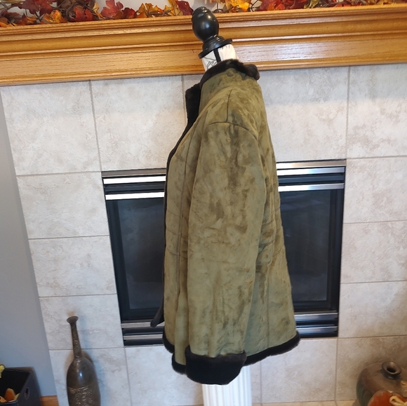 Regent Park Large Winter Coat Faux Suede Olive Green And Brown Trim. - Picture 6 of 13